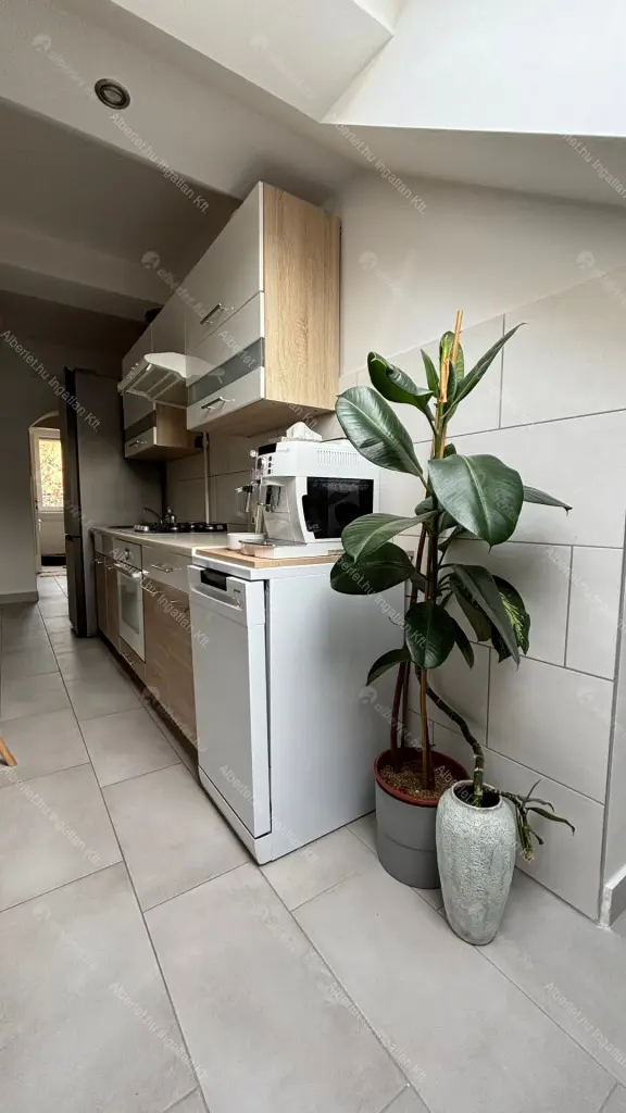 Kiadó albérlet 248000 Ft/hó áron: Budapest, II. kerület  Ganz utca. Mérete: 38 nm, 1 szobás | Alberlet.hu - 6689974