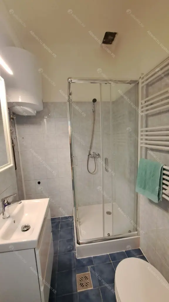 Kiadó albérlet 190000 Ft/hó áron: Budapest, II. kerület  Guyon köz. Mérete: 29 nm, 1 szobás | Alberlet.hu - 6708061