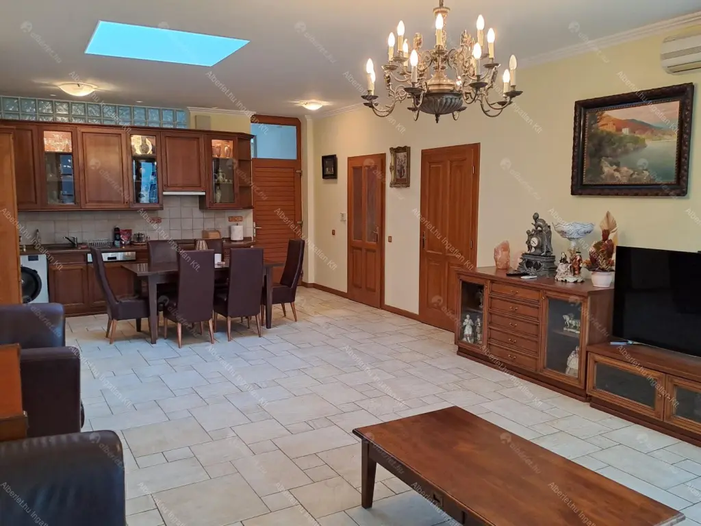 Kiadó albérlet 1500000 Ft/hó áron: Budapest, II. kerület  Hárshegyi út. Mérete: 120 nm, 4 szobás | Alberlet.hu - 6653445