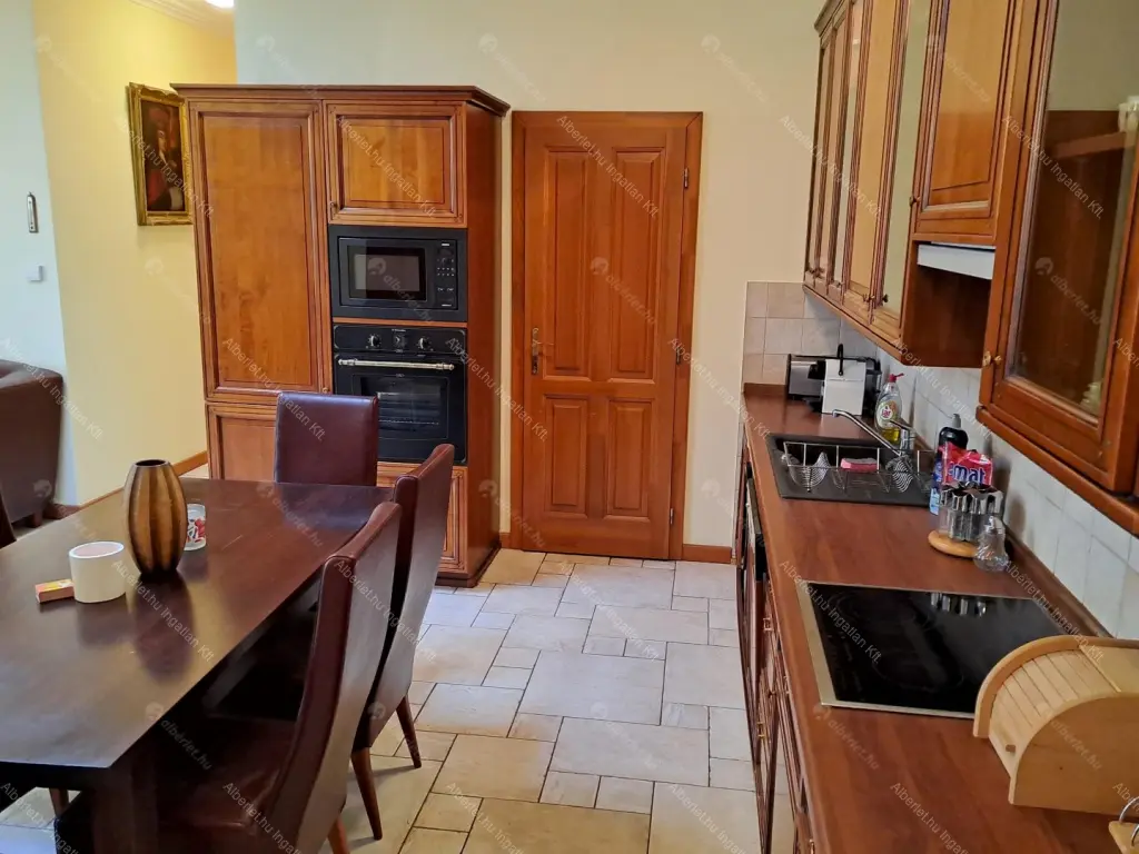 Kiadó albérlet 1400000 Ft/hó áron: Budapest, II. kerület  Hárshegyi út. Mérete: 120 nm, 4 szobás | Alberlet.hu - 6682625