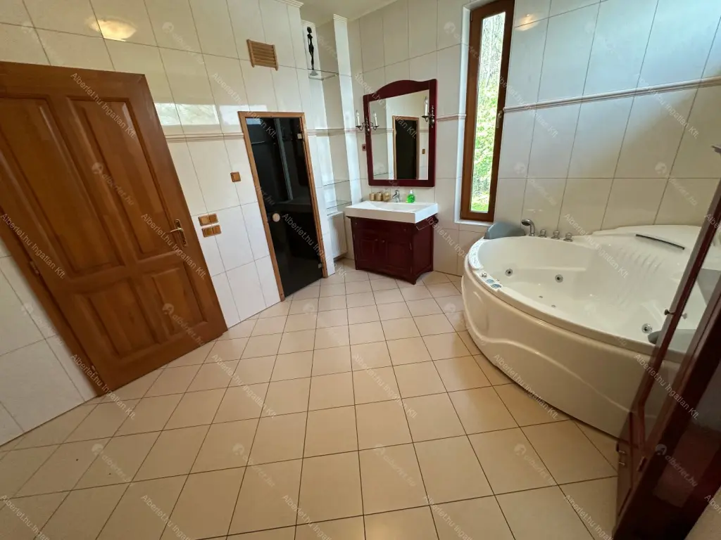 Kiadó albérlet 1400000 Ft/hó áron: Budapest, II. kerület  Hárshegyi út. Mérete: 120 nm, 4 szobás | Alberlet.hu - 6692342