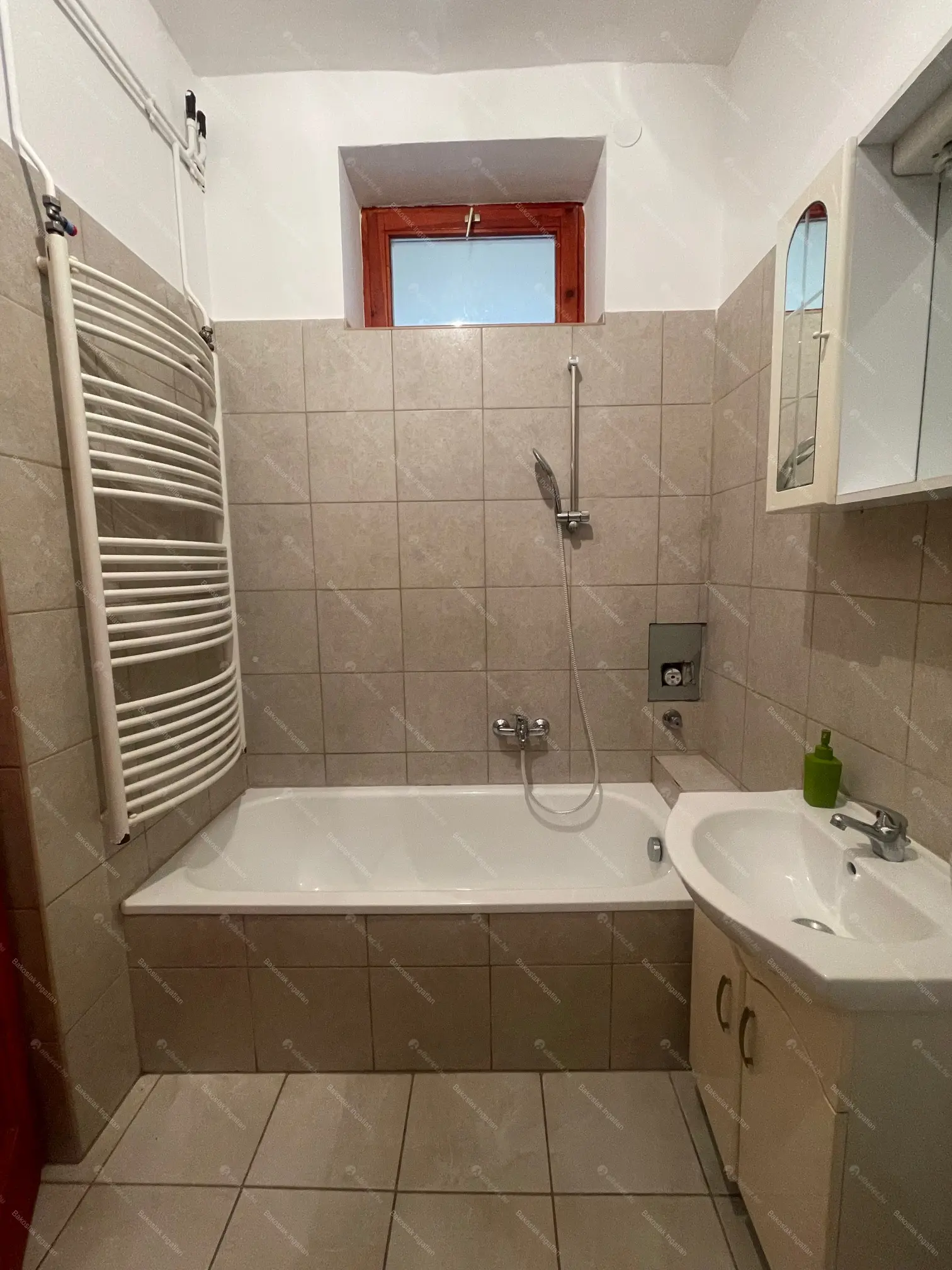 Kiadó albérlet 190000 Ft/hó áron: Budapest, II. kerület  Hűvösvölgyi út. Mérete: 40 nm, 1 szobás | Alberlet.hu - 6691200