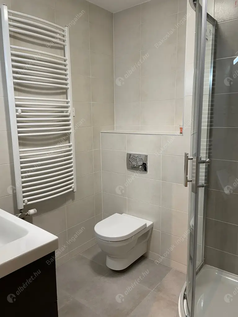 Kiadó albérlet 1018000 Ft/hó áron: Budapest, II. kerület  Józsefhegyi utca. Mérete: 105 nm, 4 szobás | Alberlet.hu - 5346332