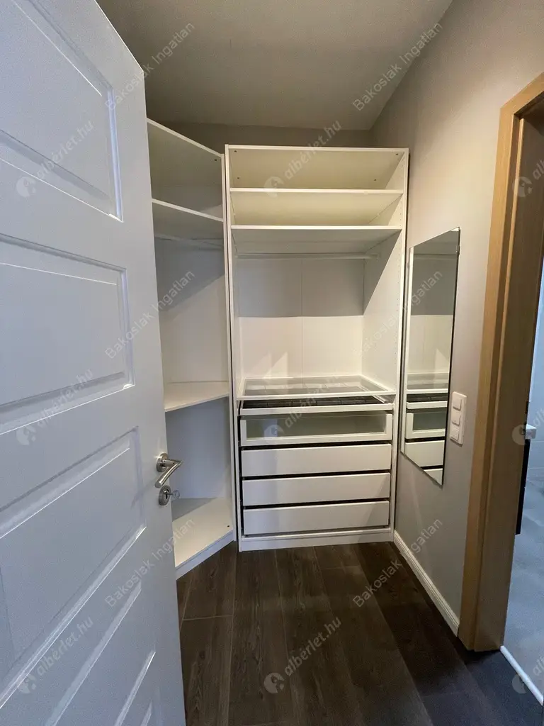 Kiadó albérlet 1018000 Ft/hó áron: Budapest, II. kerület  Józsefhegyi utca. Mérete: 105 nm, 4 szobás | Alberlet.hu - 5346337