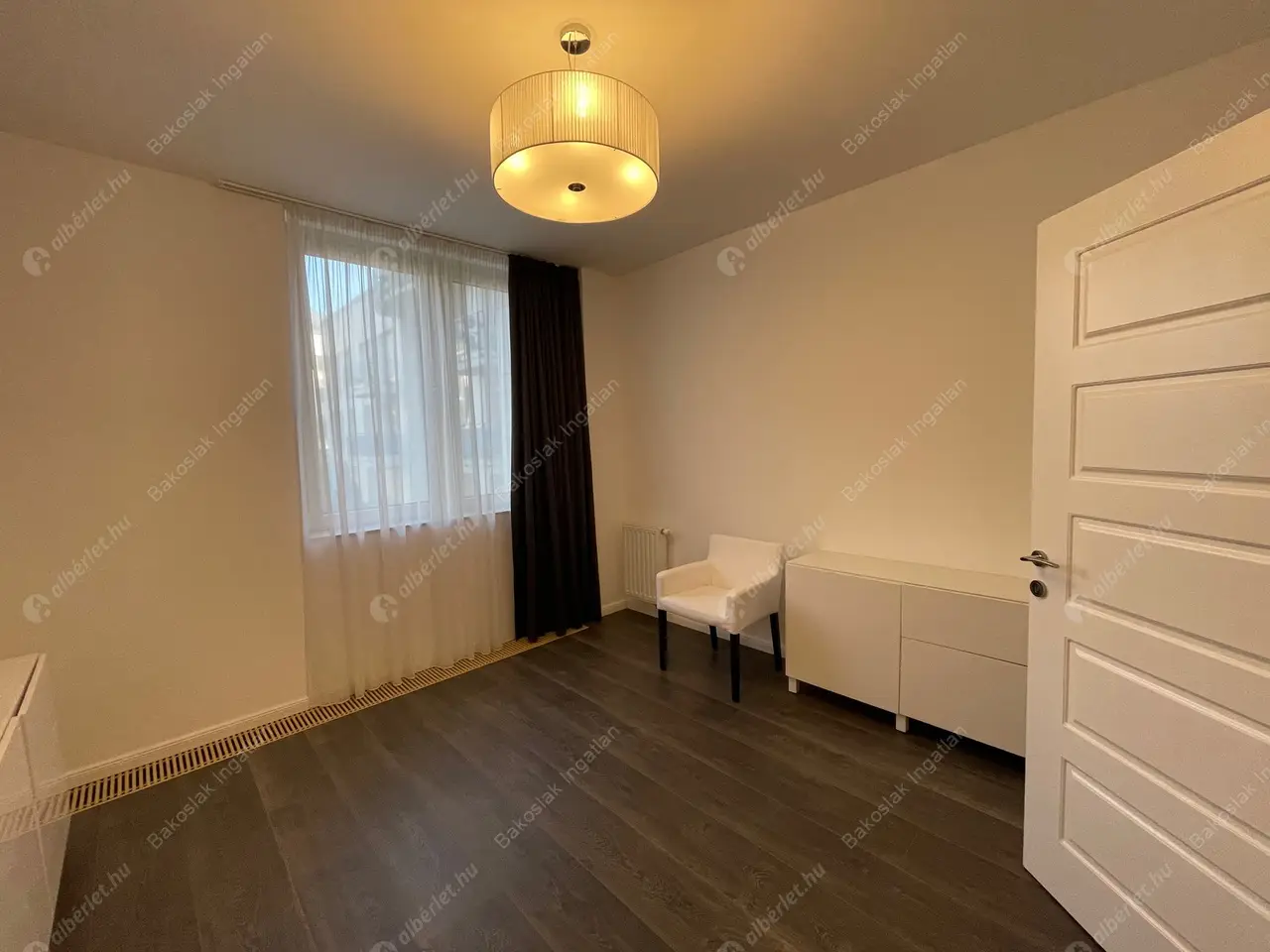 Kiadó albérlet 1018000 Ft/hó áron: Budapest, II. kerület  Józsefhegyi utca. Mérete: 105 nm, 4 szobás | Alberlet.hu - 5346343