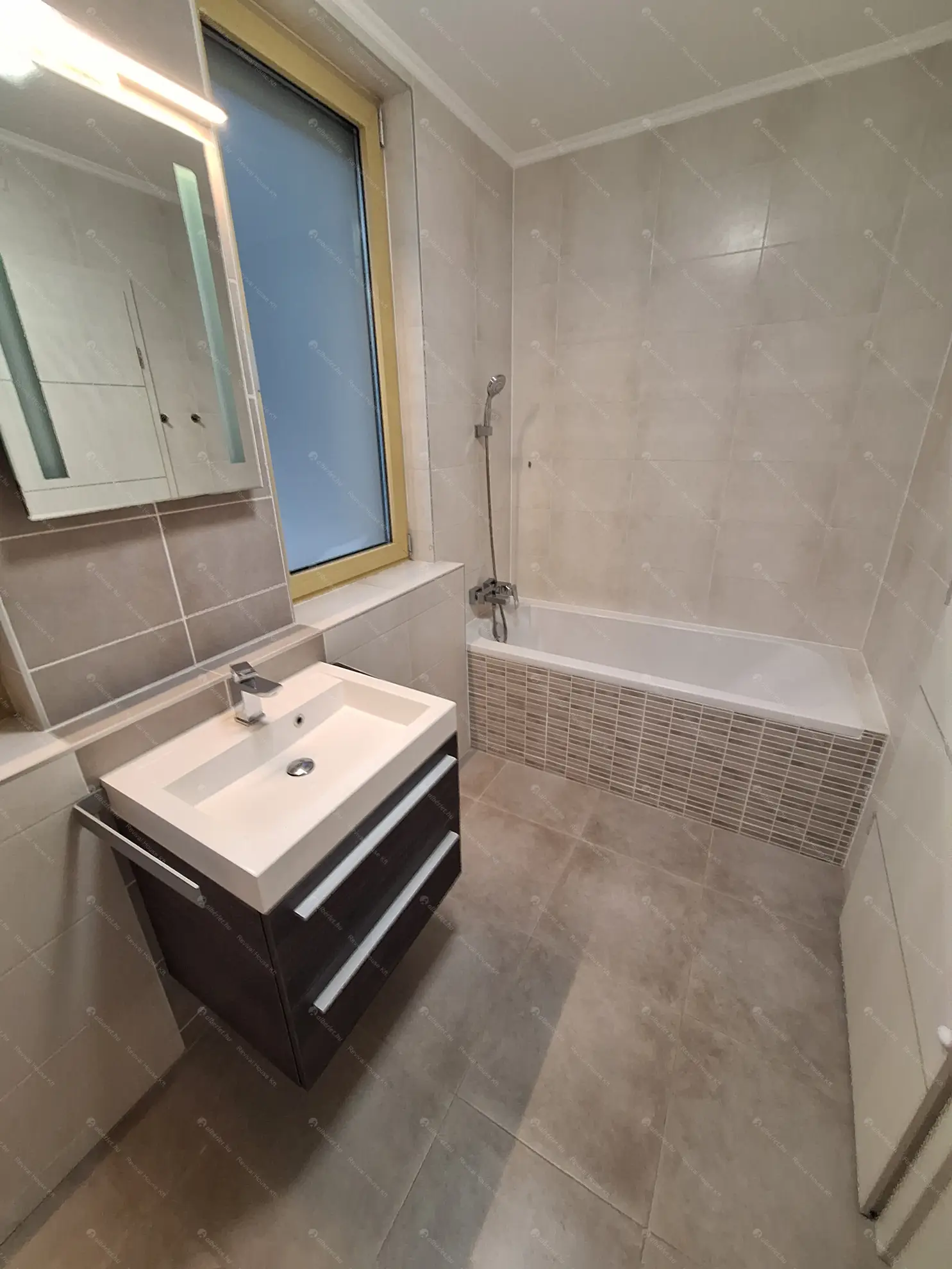 Kiadó albérlet 885000 Ft/hó áron: Budapest, II. kerület  Józsefhegyi utca. Mérete: 107 nm, 4 szobás | Alberlet.hu - 6624619