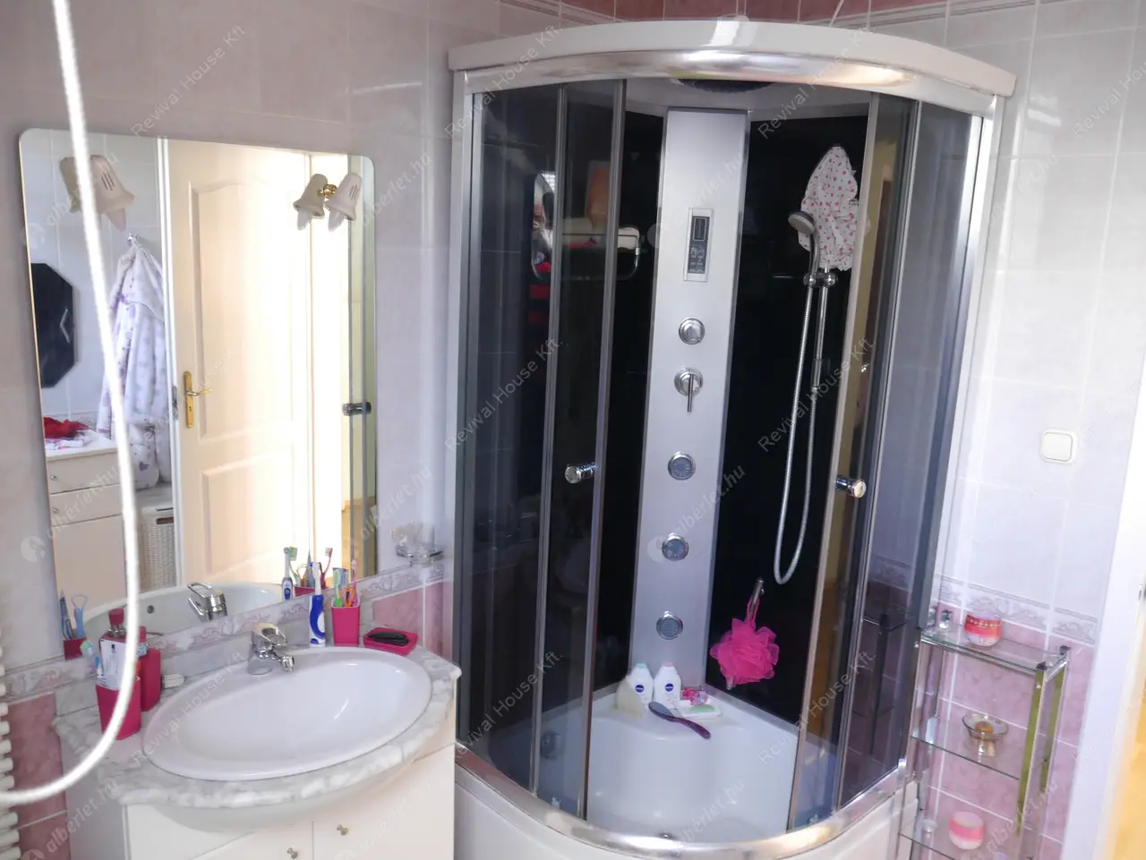 Kiadó albérlet 1500000 Ft/hó áron: Budapest, II. kerület  Kisgazda utca. Mérete: 400 nm, 7 szobás | Alberlet.hu - 5341536