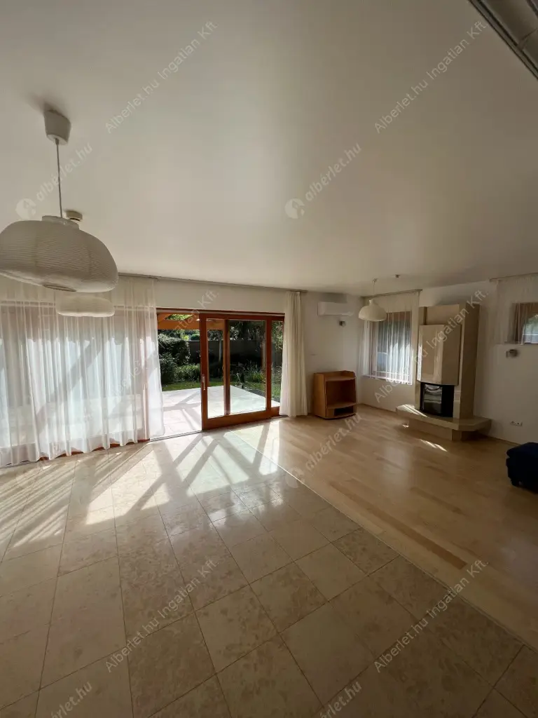 Kiadó albérlet 1145000 Ft/hó áron: Budapest, II. kerület  Kont vezér utca. Mérete: 252 nm, 5 szobás | Alberlet.hu - 6559445