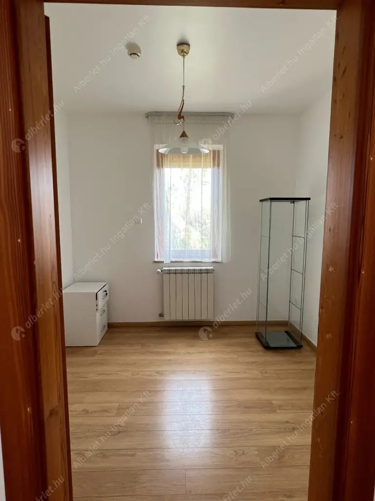 Kiadó albérlet 1145000 Ft/hó áron: Budapest, II. kerület  Kont vezér utca. Mérete: 252 nm, 5 szobás | Alberlet.hu - 6559450