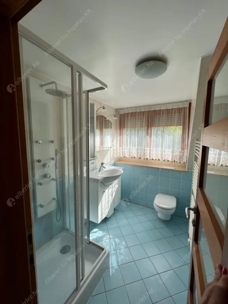 Kiadó albérlet 1145000 Ft/hó áron: Budapest, II. kerület  Kont vezér utca. Mérete: 252 nm, 5 szobás | Alberlet.hu - 6559453