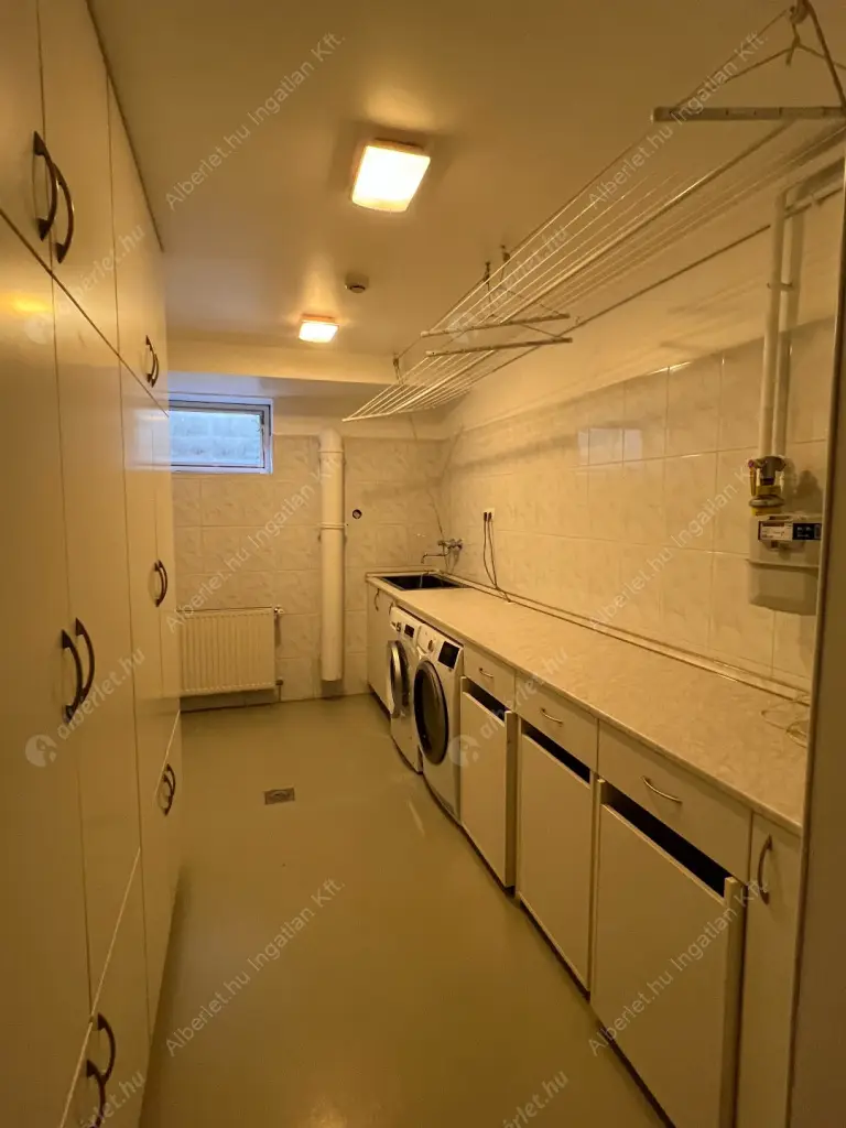 Kiadó albérlet 1145000 Ft/hó áron: Budapest, II. kerület  Kont vezér utca. Mérete: 252 nm, 5 szobás | Alberlet.hu - 6559464