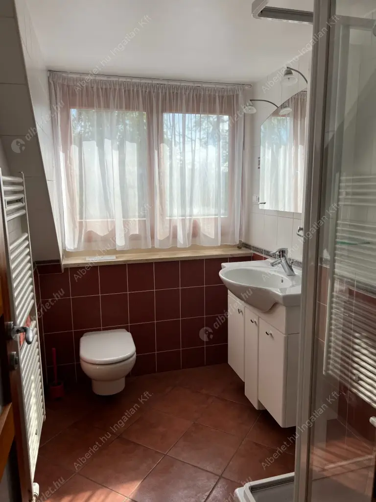 Kiadó albérlet 1145000 Ft/hó áron: Budapest, II. kerület  Kont vezér utca. Mérete: 252 nm, 5 szobás | Alberlet.hu - 6559468