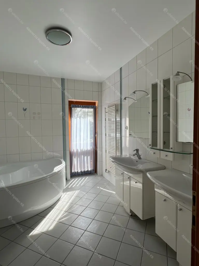 Kiadó albérlet 1132000 Ft/hó áron: Budapest, II. kerület  Kont vezér utca. Mérete: 252 nm, 6 szobás | Alberlet.hu - 6649577