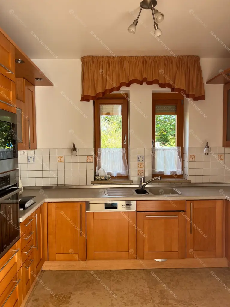 Kiadó albérlet 1167000 Ft/hó áron: Budapest, II. kerület  Kont vezér utca. Mérete: 252 nm, 6 szobás | Alberlet.hu - 6659117