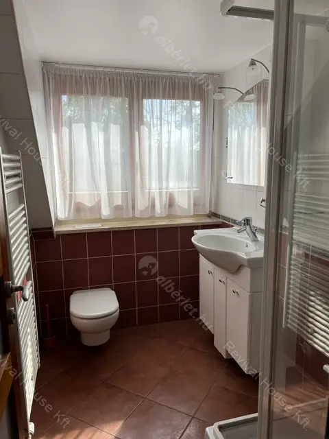 Kiadó albérlet 1144000 Ft/hó áron: Budapest, II. kerület  Kont vezér utca. Mérete: 252 nm, 6 szobás | Alberlet.hu - 6530864