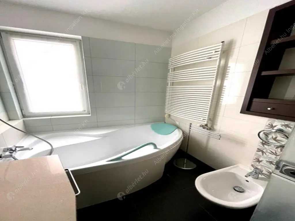 Kiadó albérlet 1350000 Ft/hó áron: Budapest, II. kerület  Lepke utca. Mérete: 166 nm, 5 szobás | Alberlet.hu - 6604489