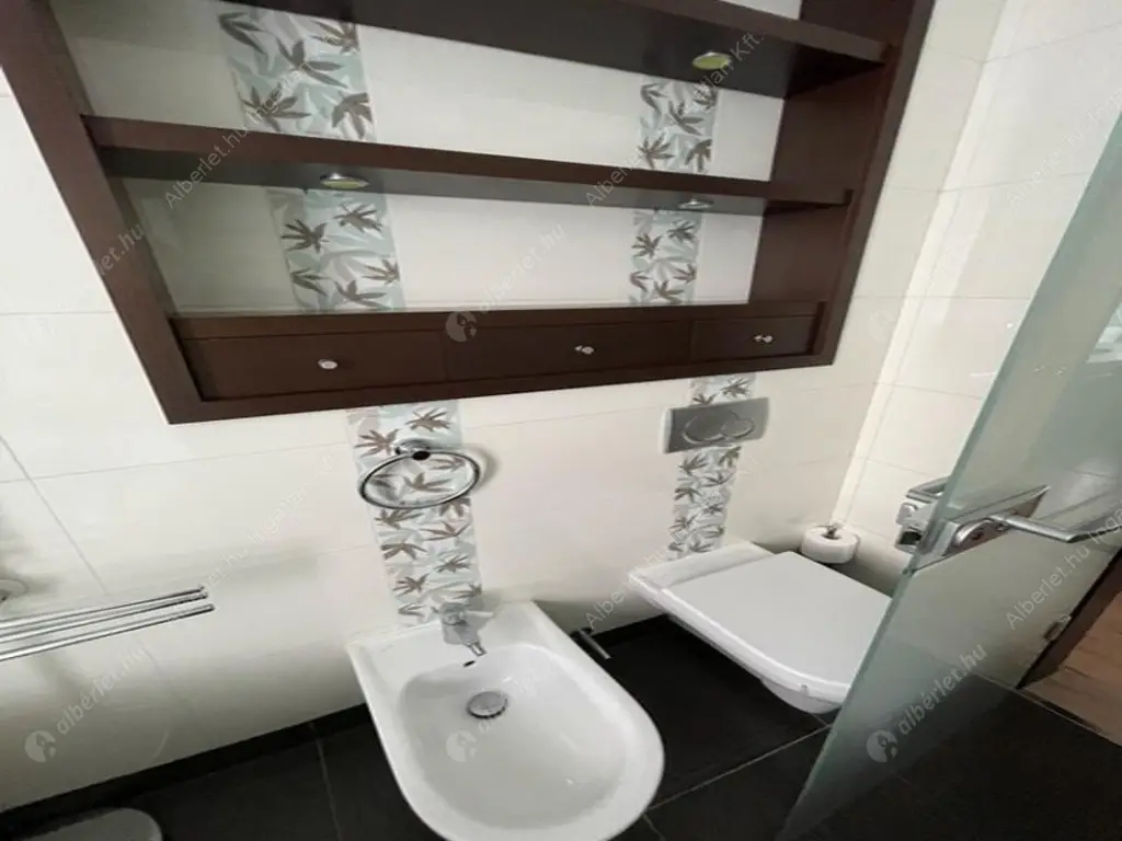 Kiadó albérlet 1350000 Ft/hó áron: Budapest, II. kerület  Lepke utca. Mérete: 166 nm, 5 szobás | Alberlet.hu - 6604499