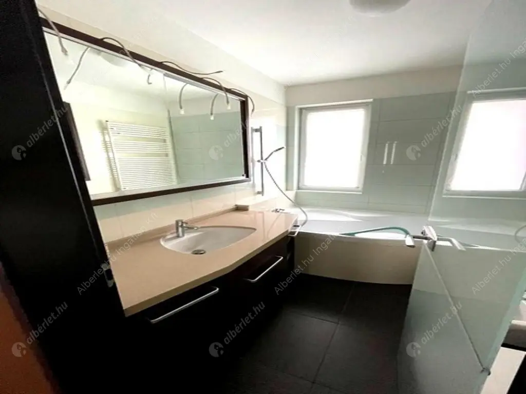 Kiadó albérlet 1350000 Ft/hó áron: Budapest, II. kerület  Lepke utca. Mérete: 166 nm, 5 szobás | Alberlet.hu - 6604500