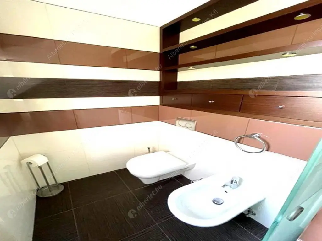 Kiadó albérlet 1350000 Ft/hó áron: Budapest, II. kerület  Lepke utca. Mérete: 166 nm, 5 szobás | Alberlet.hu - 6622757