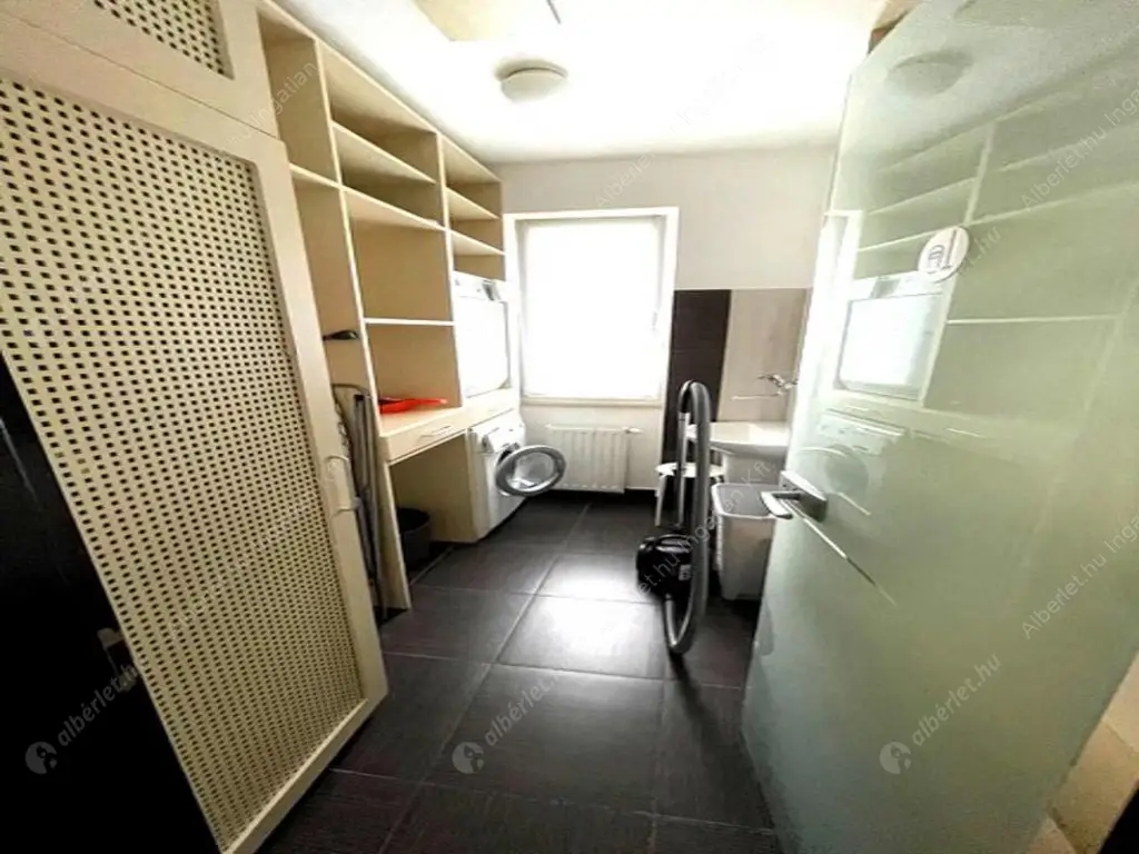 Kiadó albérlet 1350000 Ft/hó áron: Budapest, II. kerület  Lepke utca. Mérete: 166 nm, 5 szobás | Alberlet.hu - 6622768