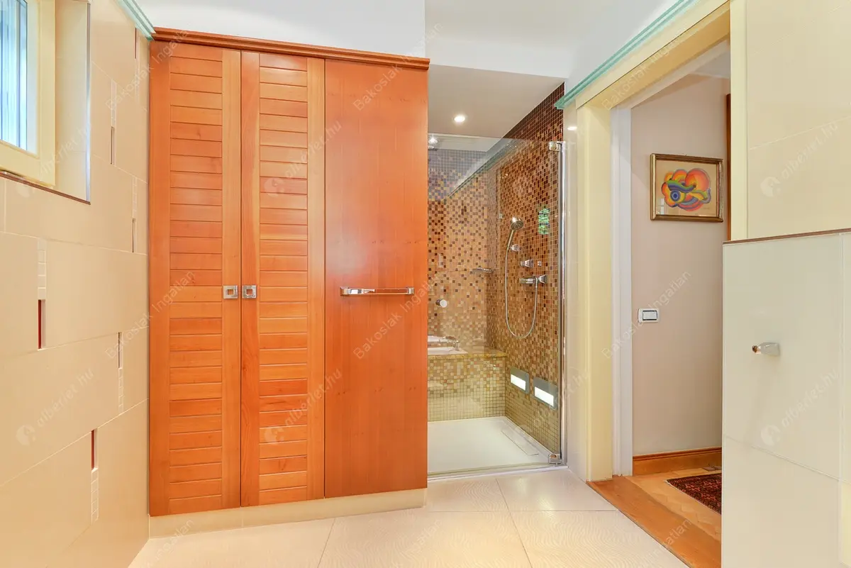 Kiadó albérlet 2479000 Ft/hó áron: Budapest, II. kerület  Mandula utca. Mérete: 320 nm, 5 szobás | Alberlet.hu - 4452241