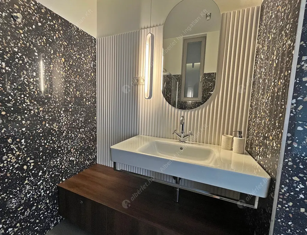 Kiadó albérlet 688000 Ft/hó áron: Budapest, II. kerület  Margit körút. Mérete: 66 nm, 1 szobás | Alberlet.hu - 6518466