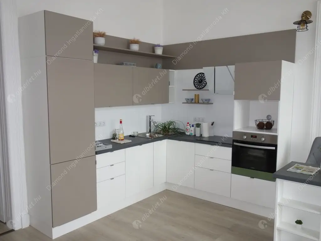 Kiadó albérlet 462000 Ft/hó áron: Budapest, II. kerület  Margit körút. Mérete: 83 nm, 3 szobás | Alberlet.hu - 5748189