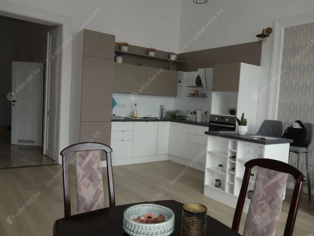 Kiadó albérlet 462000 Ft/hó áron: Budapest, II. kerület  Margit körút. Mérete: 83 nm, 3 szobás | Alberlet.hu - 5748190