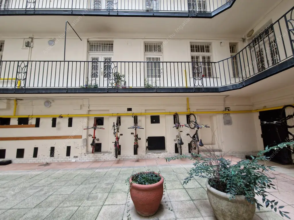 Kiadó albérlet 350000 Ft/hó áron: Budapest, II. kerület  Margit körút. Mérete: 93 nm, 3 szobás | Alberlet.hu - 6618684