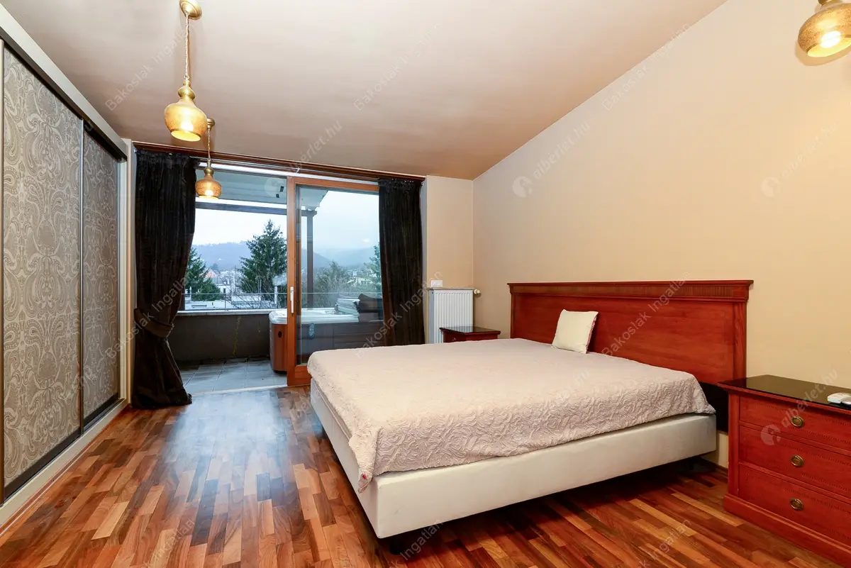 Kiadó albérlet 1747000 Ft/hó áron: Budapest, II. kerület  Pasaréti tér. Mérete: 160 nm, 4 szobás | Alberlet.hu - 5169238