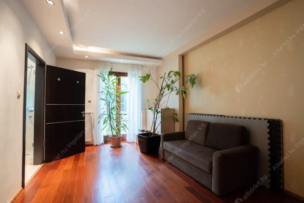 Kiadó albérlet 1336000 Ft/hó áron: Budapest, II. kerület  Pipitér utca. Mérete: 300 nm, 6 szobás | Alberlet.hu - 6515254