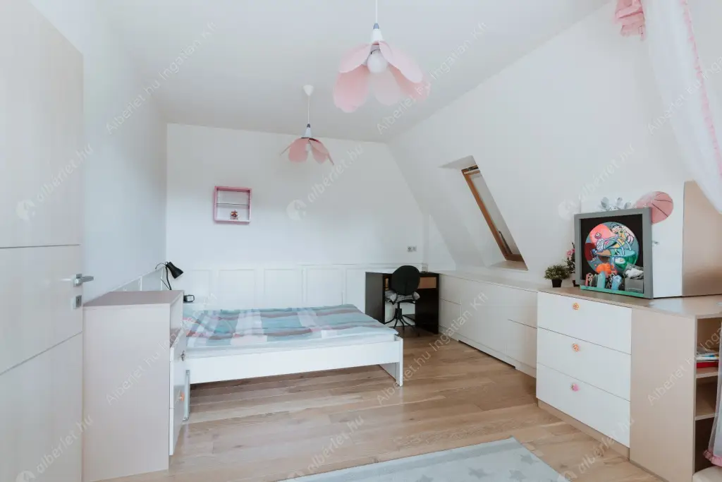 Kiadó albérlet 1336000 Ft/hó áron: Budapest, II. kerület  Pipitér utca. Mérete: 300 nm, 6 szobás | Alberlet.hu - 6515256