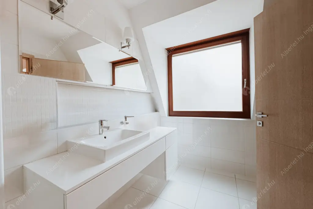 Kiadó albérlet 1336000 Ft/hó áron: Budapest, II. kerület  Pipitér utca. Mérete: 300 nm, 6 szobás | Alberlet.hu - 6515267