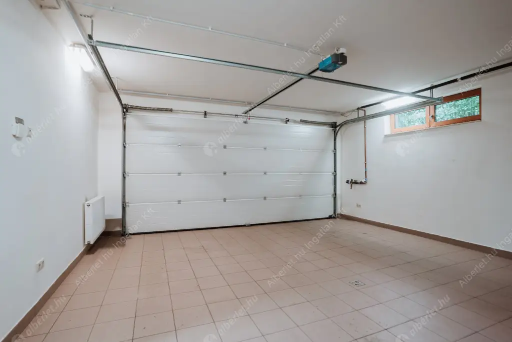 Kiadó albérlet 1336000 Ft/hó áron: Budapest, II. kerület  Pipitér utca. Mérete: 300 nm, 6 szobás | Alberlet.hu - 6515269