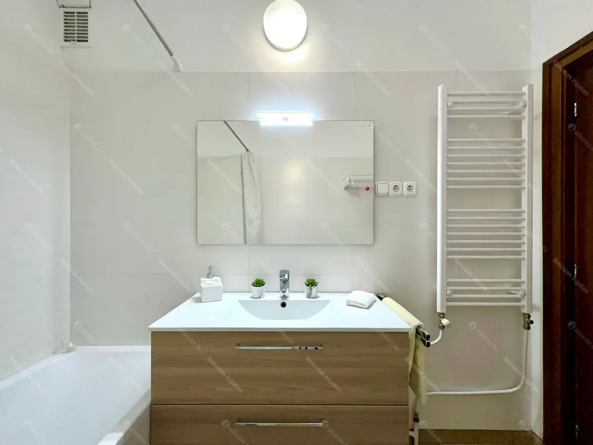 Kiadó albérlet 638000 Ft/hó áron: Budapest, II. kerület  Pusztaszeri út. Mérete: 105 nm, 3 szobás | Alberlet.hu - 6709789