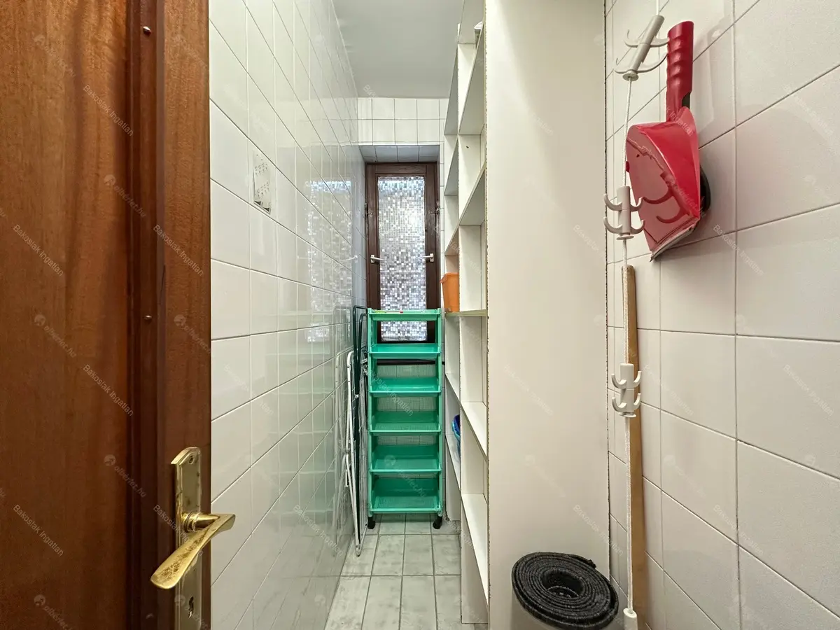 Kiadó albérlet 638000 Ft/hó áron: Budapest, II. kerület  Pusztaszeri út. Mérete: 105 nm, 3 szobás | Alberlet.hu - 6709795