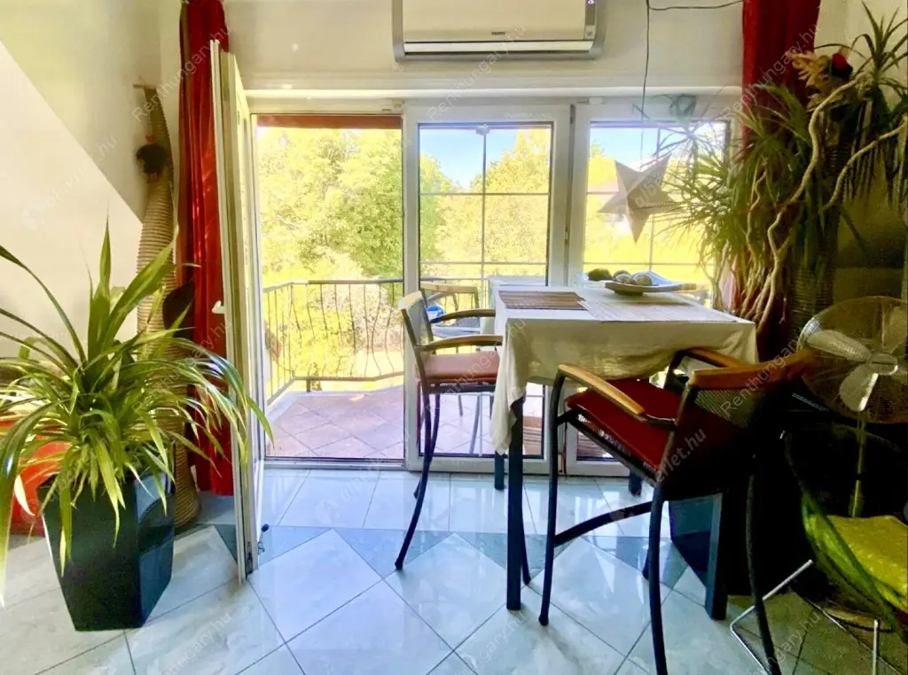Kiadó albérlet 380000 Ft/hó áron: Budapest, II. kerület  Pusztaszeri út. Mérete: 75 nm, 1 szobás | Alberlet.hu - 6536820