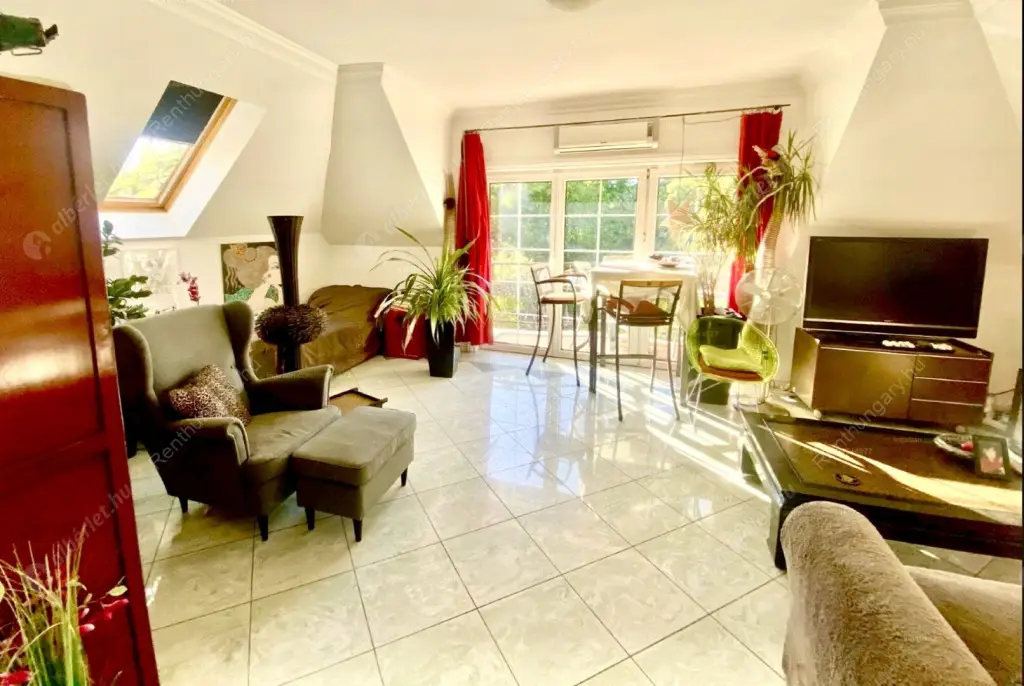 Kiadó albérlet 380000 Ft/hó áron: Budapest, II. kerület  Pusztaszeri út. Mérete: 75 nm, 1 szobás | Alberlet.hu - 6536822