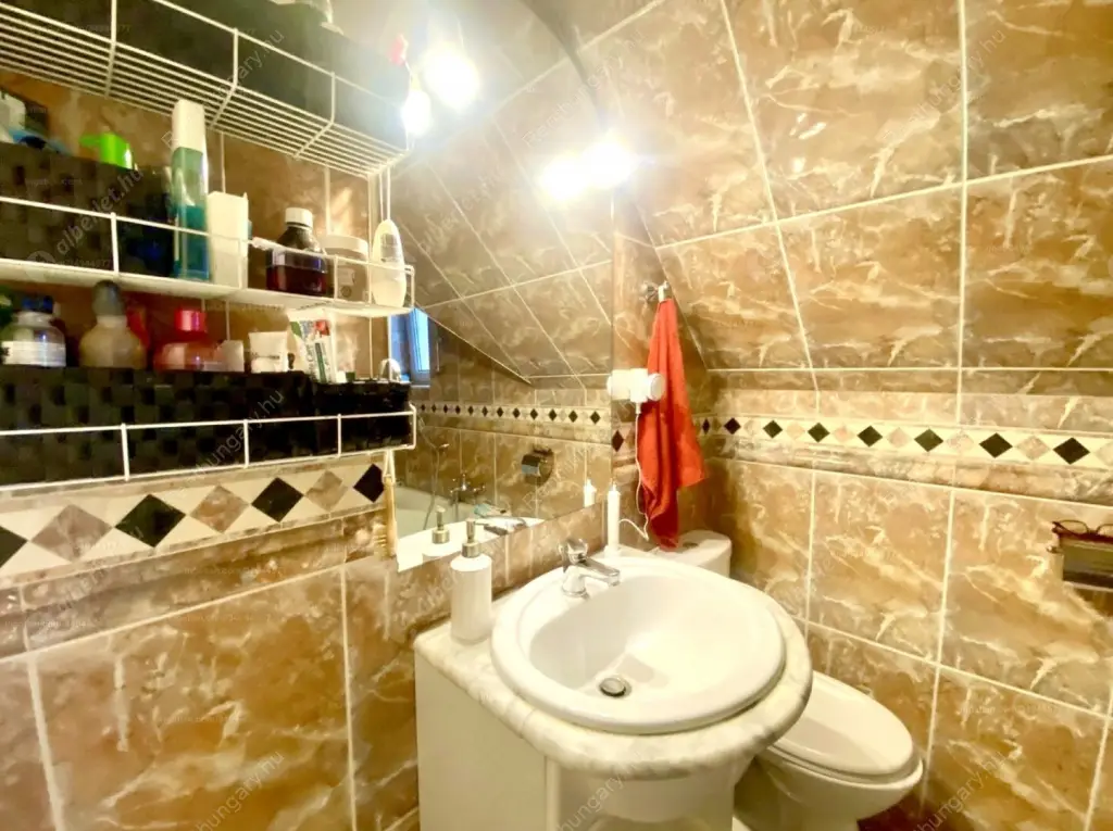 Kiadó albérlet 380000 Ft/hó áron: Budapest, II. kerület  Pusztaszeri út. Mérete: 75 nm, 1 szobás | Alberlet.hu - 6536828