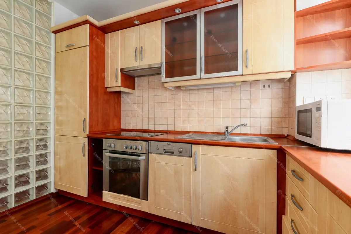 Kiadó albérlet 402000 Ft/hó áron: Budapest, II. kerület  Pusztaszeri út. Mérete: 87 nm, 3 szobás | Alberlet.hu - 5869012