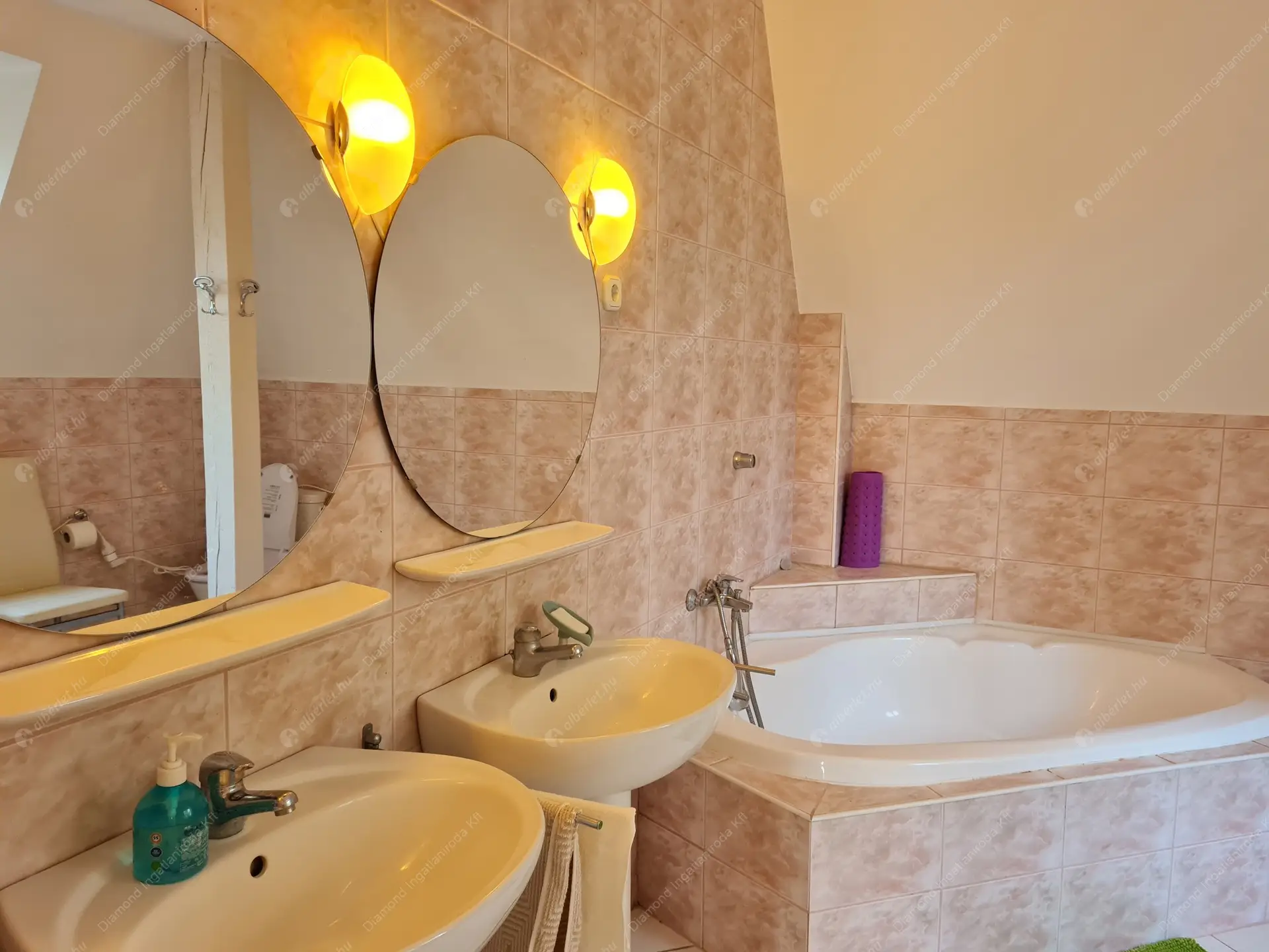 Kiadó albérlet 761000 Ft/hó áron: Budapest, II. kerület  Remetekertvaros  . Mérete: 330 nm, 4 szobás | Alberlet.hu - 5997809