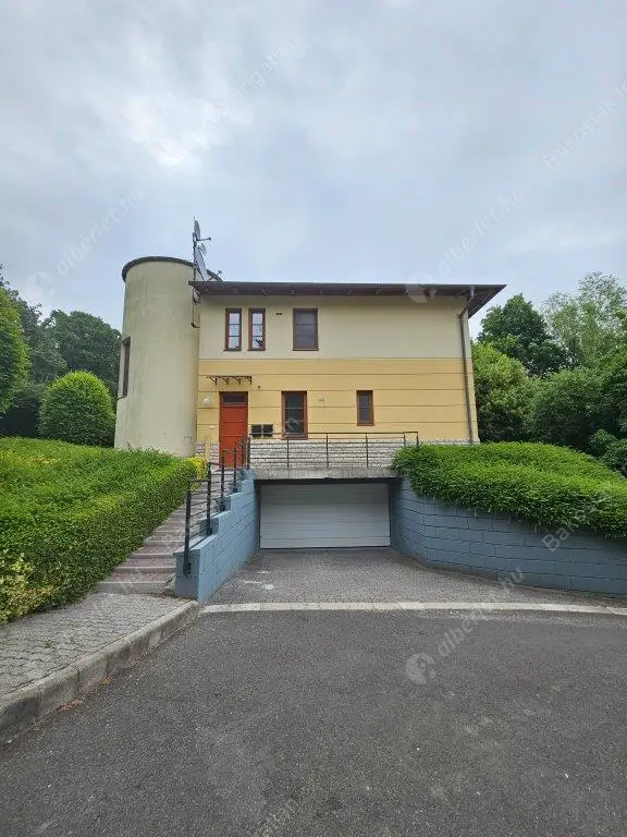 Kiadó albérlet 636000 Ft/hó áron: Budapest, II. kerület  Selyemakác utca. Mérete: 110 nm, 3 szobás | Alberlet.hu - 6590669