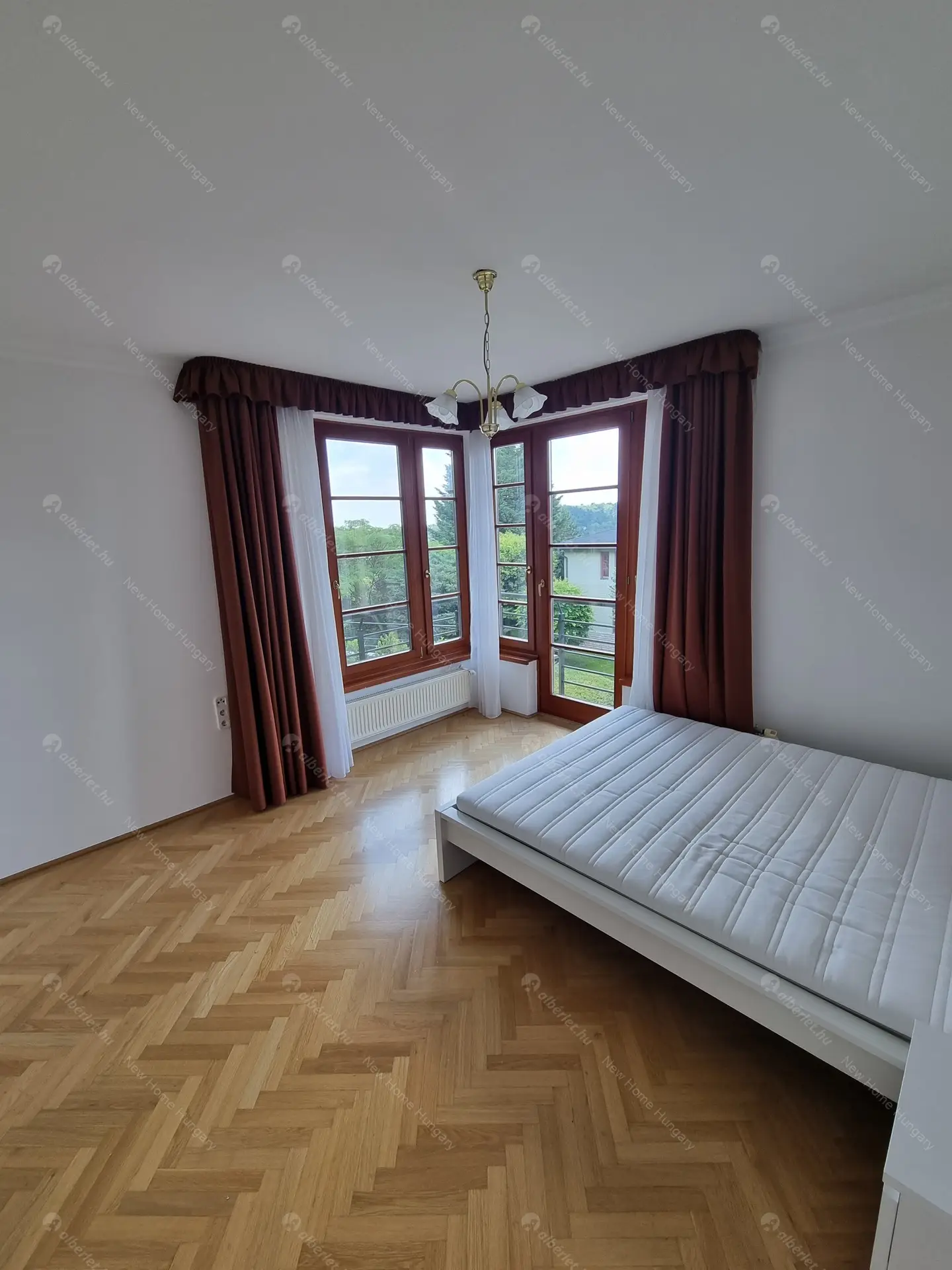 Kiadó albérlet 1134000 Ft/hó áron: Budapest, II. kerület  Selyemakác utca. Mérete: 220 nm, 4 szobás | Alberlet.hu - 6016645