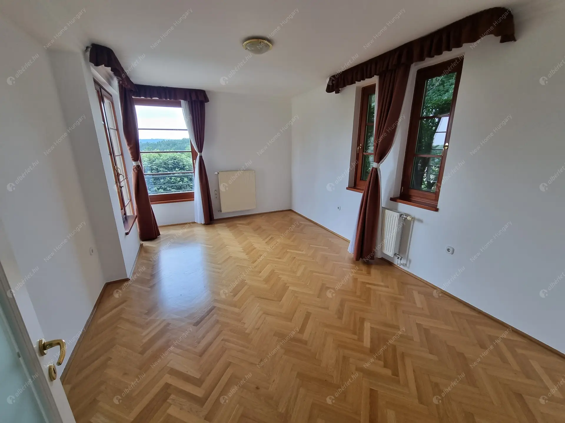 Kiadó albérlet 1134000 Ft/hó áron: Budapest, II. kerület  Selyemakác utca. Mérete: 220 nm, 4 szobás | Alberlet.hu - 6016646