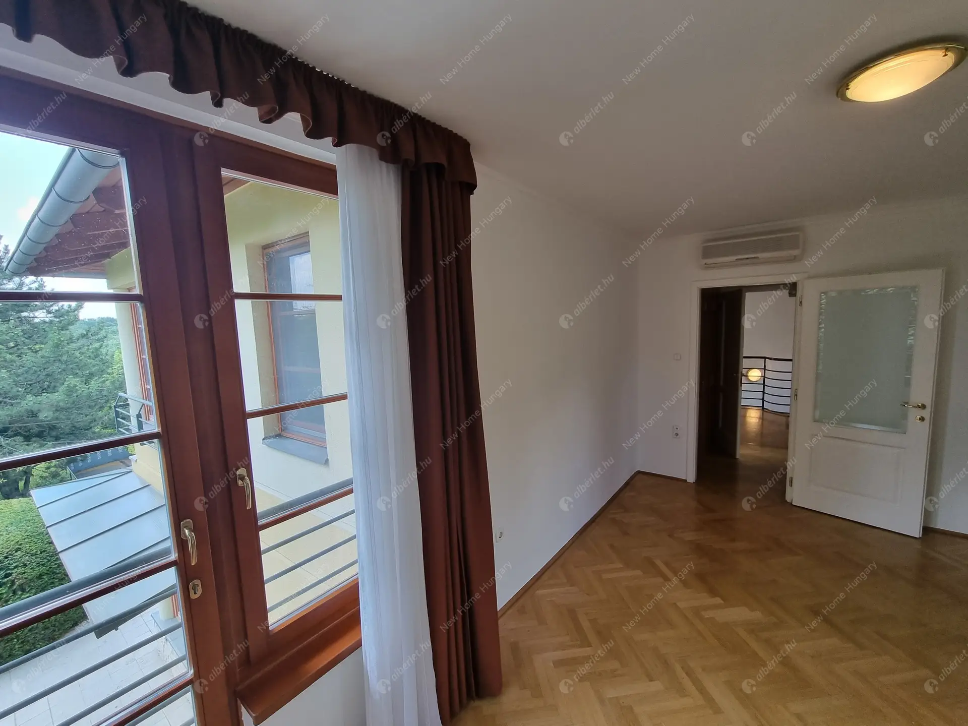 Kiadó albérlet 1134000 Ft/hó áron: Budapest, II. kerület  Selyemakác utca. Mérete: 220 nm, 4 szobás | Alberlet.hu - 6016648