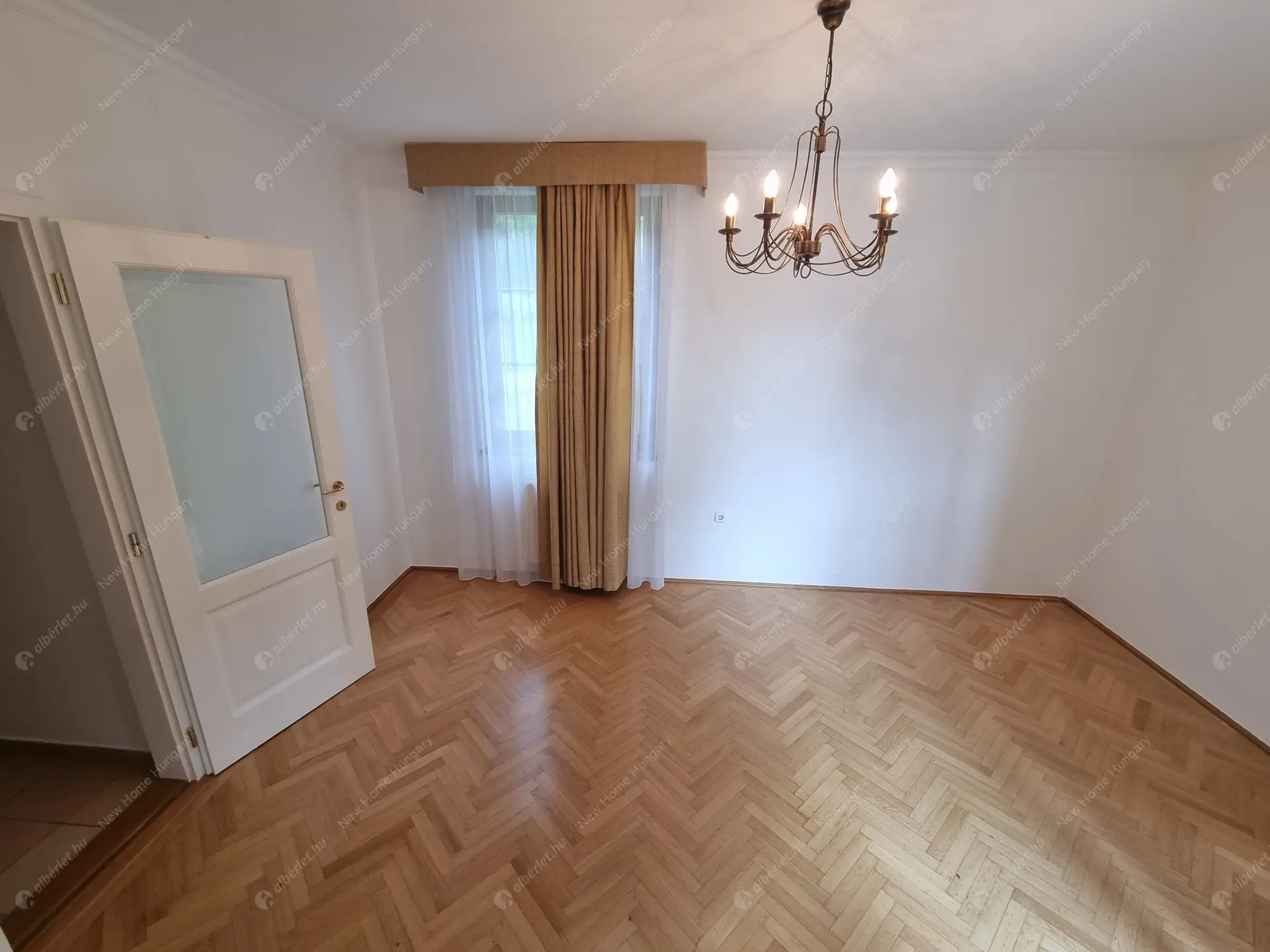 Kiadó albérlet 1134000 Ft/hó áron: Budapest, II. kerület  Selyemakác utca. Mérete: 220 nm, 4 szobás | Alberlet.hu - 6016666