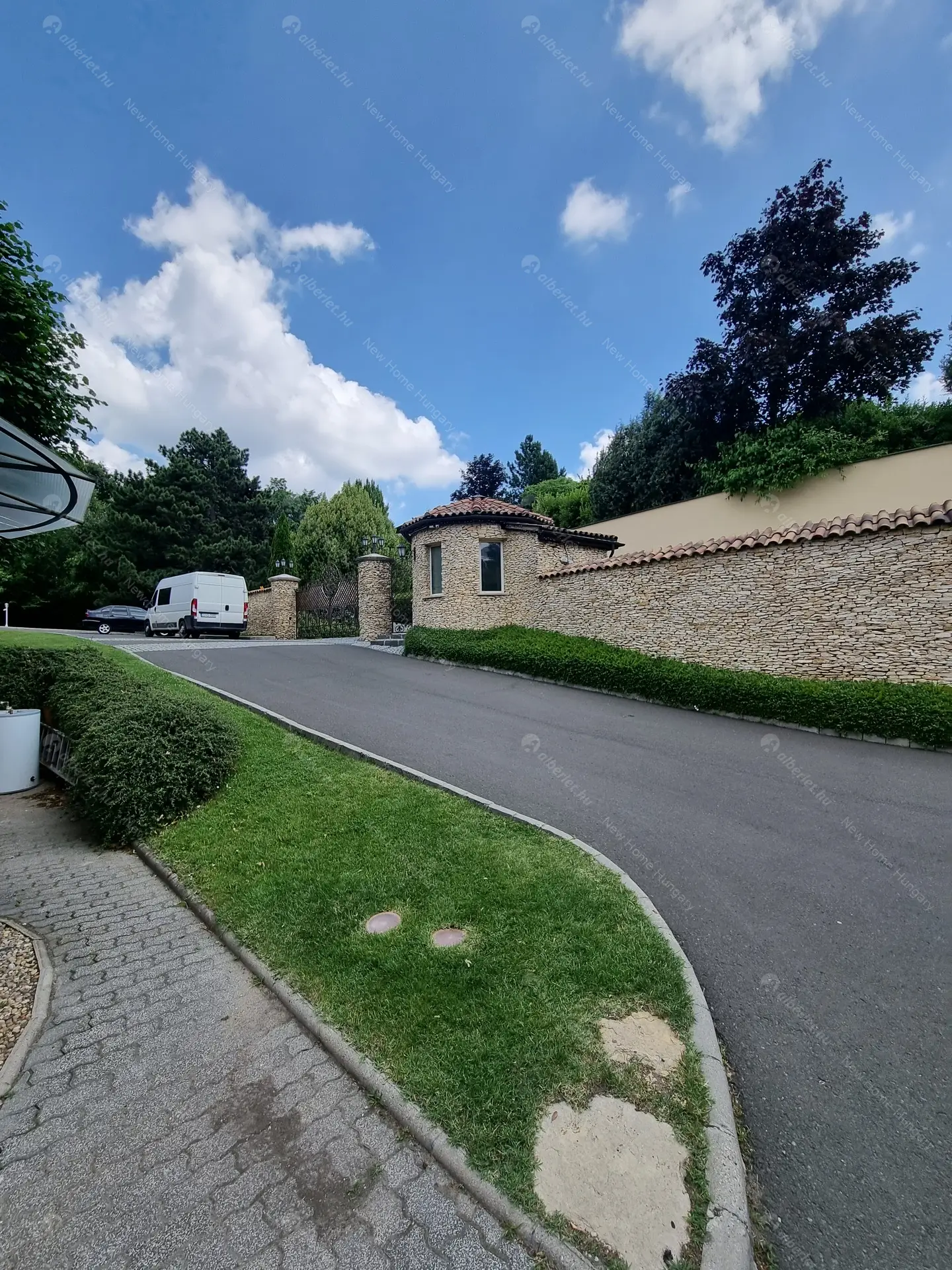 Kiadó albérlet 1134000 Ft/hó áron: Budapest, II. kerület  Selyemakác utca. Mérete: 220 nm, 4 szobás | Alberlet.hu - 6016673