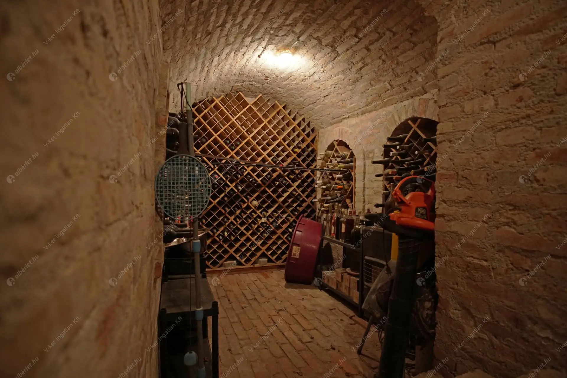 Kiadó albérlet 1108000 Ft/hó áron: Budapest, II. kerület  Simon utca. Mérete: 320 nm, 6 szobás | Alberlet.hu - 6493363