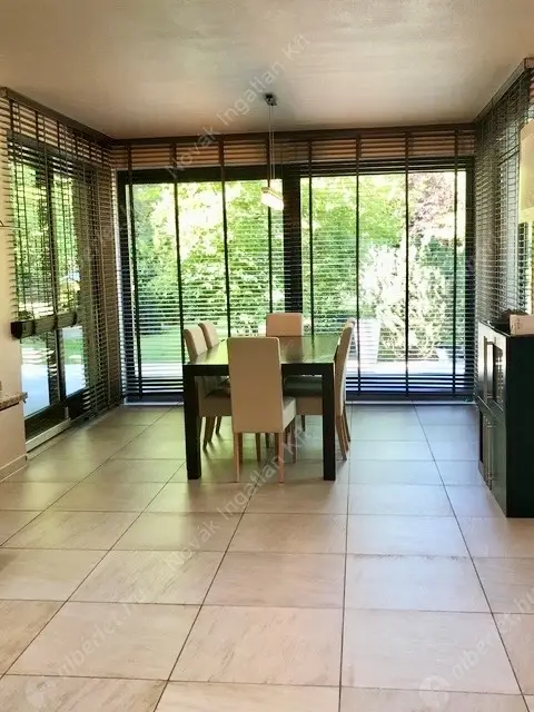 Kiadó albérlet 1922000 Ft/hó áron: Budapest, II. kerület  Sólyomvölgy utca. Mérete: 230 nm, 6 szobás | Alberlet.hu - 6587739