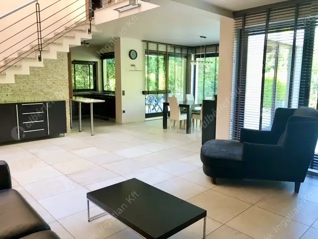 Kiadó albérlet 1922000 Ft/hó áron: Budapest, II. kerület  Sólyomvölgy utca. Mérete: 230 nm, 6 szobás | Alberlet.hu - 6587746